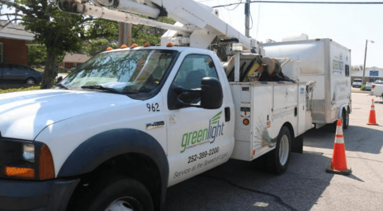 green light bucket truck for power line repair