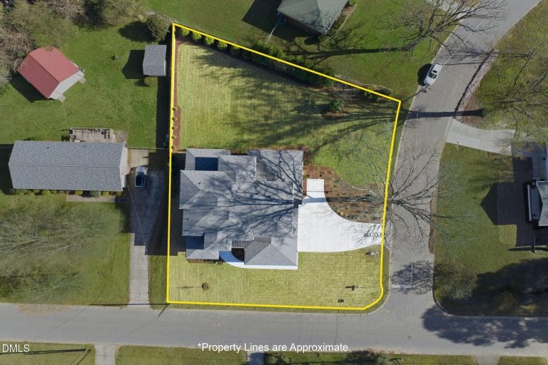 403 Carolyn Court-184 Lines