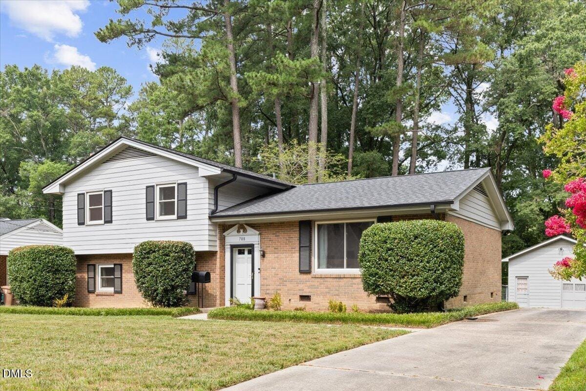 02-708 Austin Ave